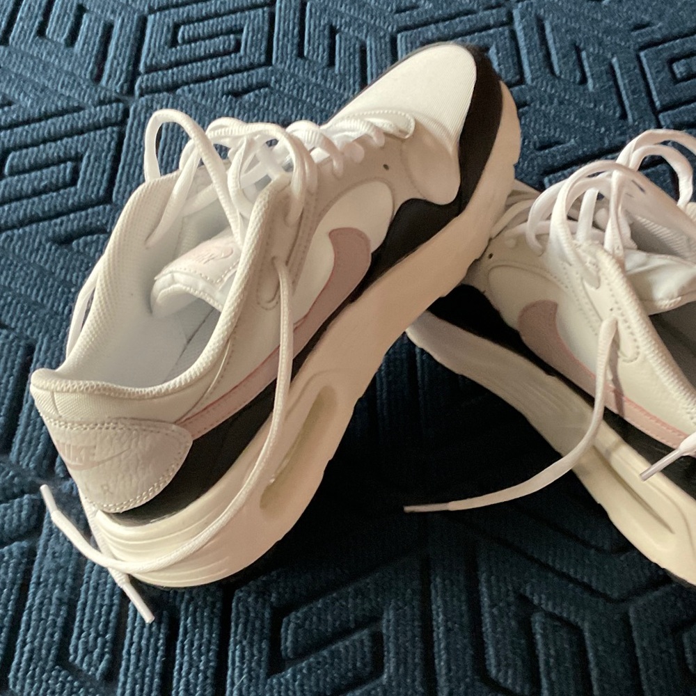 Nike Women's Sneakers White and Black